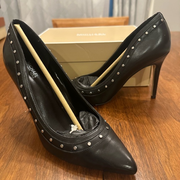 Michael Kors Blaze Pump, Black Leather Studded Heels, New in Box, Size 7.5 - Picture 2 of 10